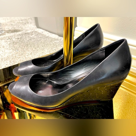 COACH Kellen 'C' Black Leather Embossed Signature Wedge Peep-Toe Pump - 8B - Picture 11 of 11